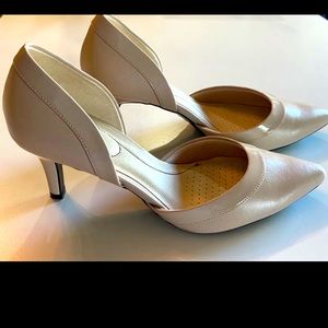 Life stride Saldana heels